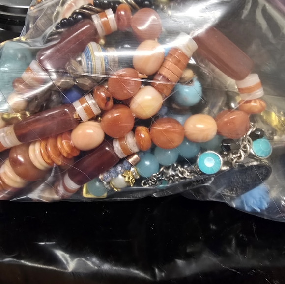 5lbs colorful unsorted jewelry - Picture 8 of 10